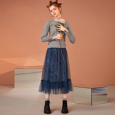 秋冬半身裙時尚穿搭指南 針織單品點亮季節(jié)風采